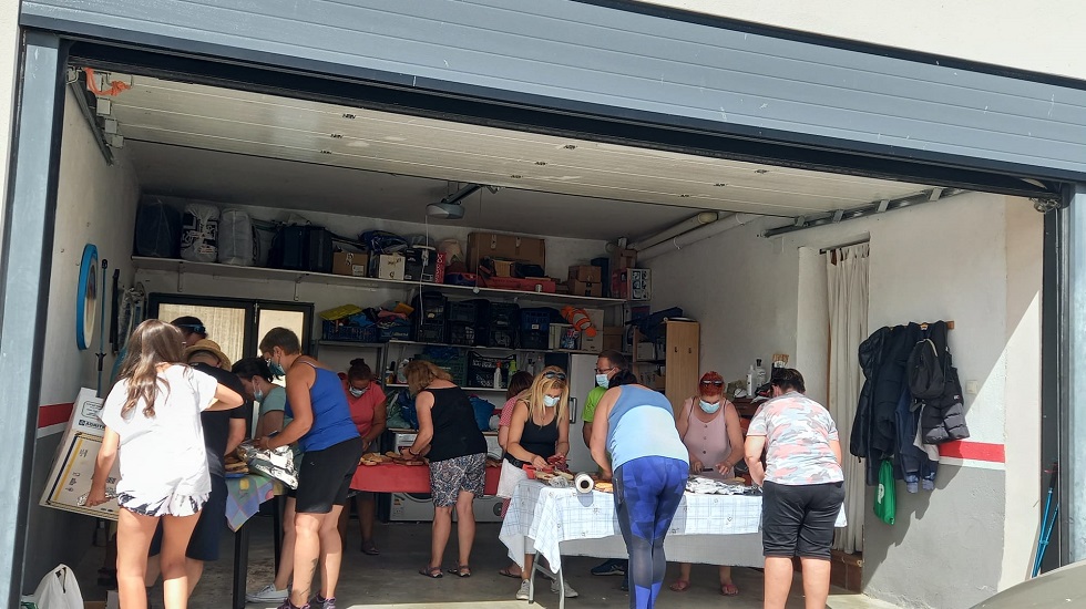 Los vecinos de La Torre se movilizan de forma solidaria para hacer bocadillos