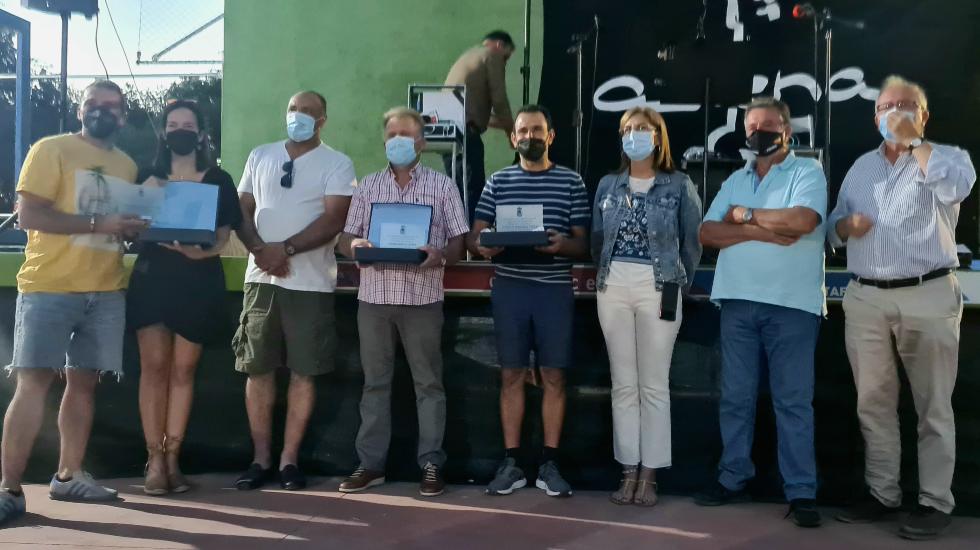 San Juan de la Encinilla rinde homenaje a los comerciantes que estuvieron al pie del cañón.