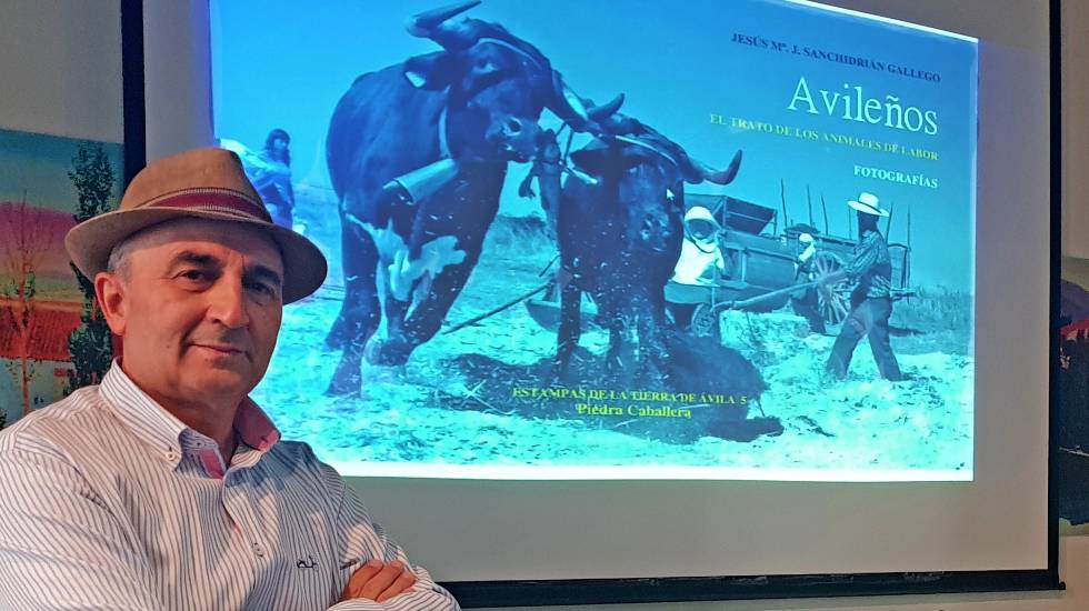 Jesús María Sanchidrián en la conferencia de 'Los parlamentos del concejil'.