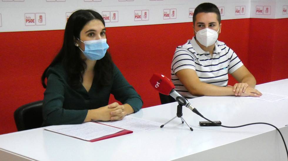 Azucena Jiménez y Javier Herrero en rueda de prensa.