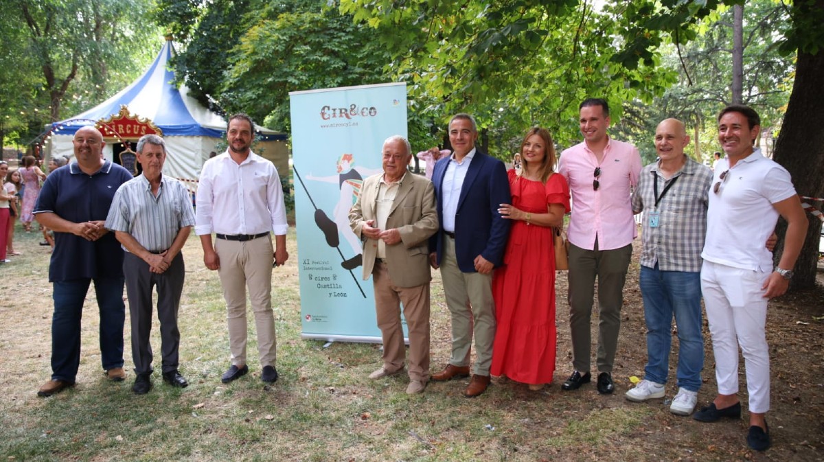 Visita del consejero de Cultura al Festival Internacional de Circo.