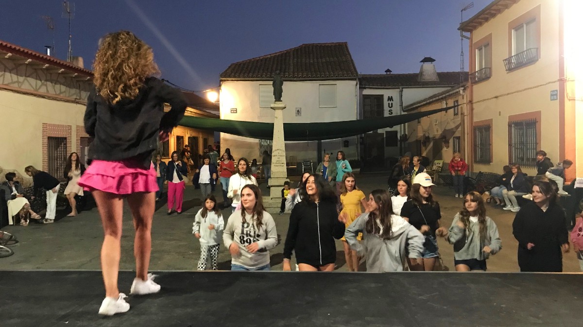 Clase de salsa en Gotarrendura.