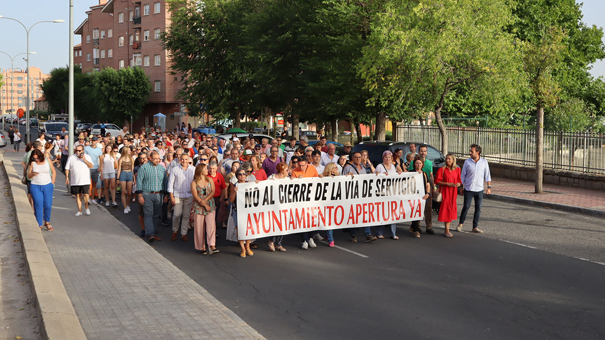 Manifestación de vecinos en contra del carril bici de la calle Rodríguez Sahagún.