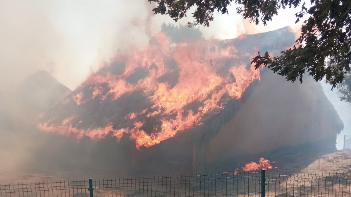 Incendio en el castro de El Raso en la tarde del martes.