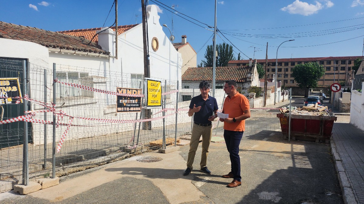 Arturo Barral y Fernando Contreras en la calle Castillo de la Mota.