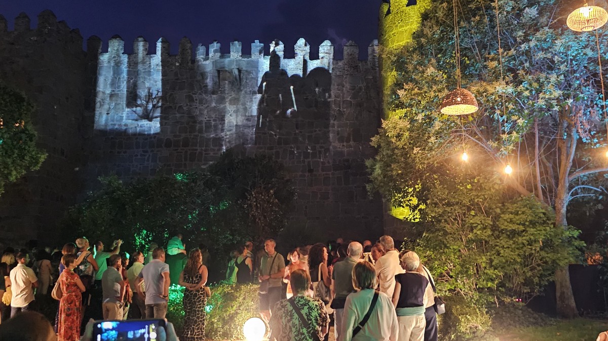 Espectáculo ‘Ávila Enlight’ en el jardín de San Vicente.