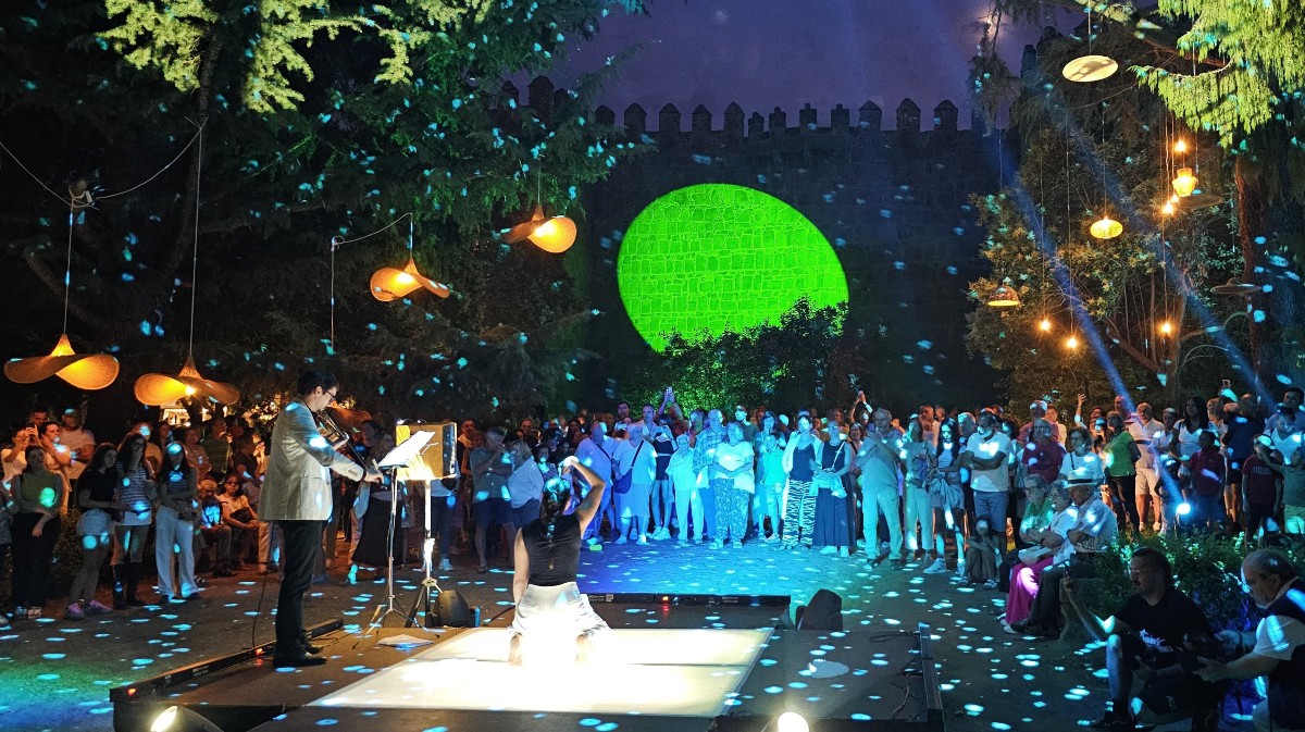Espectáculo ‘Ávila Enlight’ en el jardín de San Vicente.