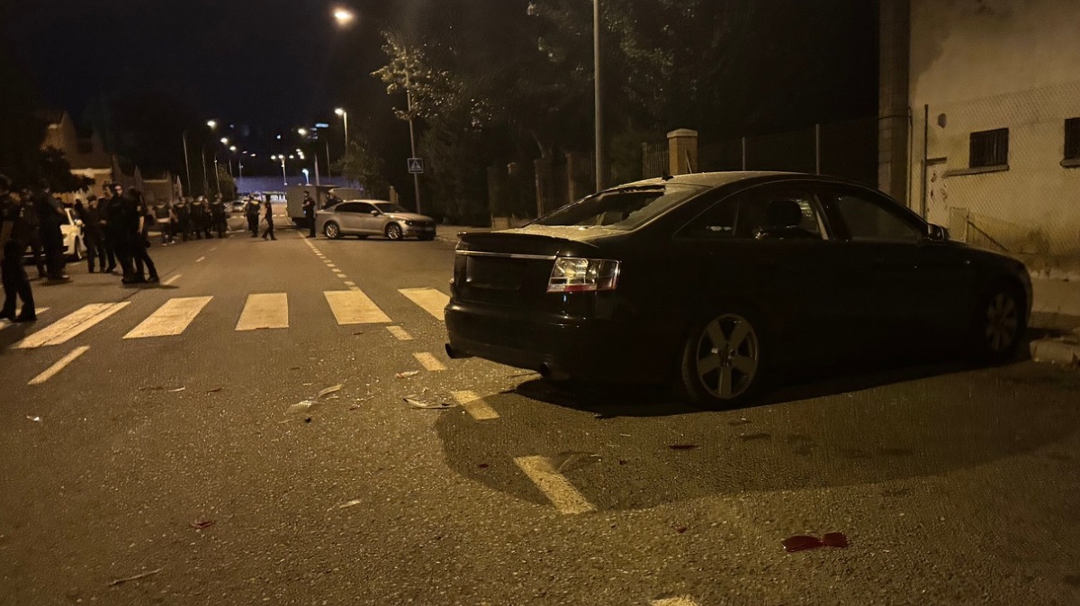 Uno de los vehículos dañados en la noche del viernes