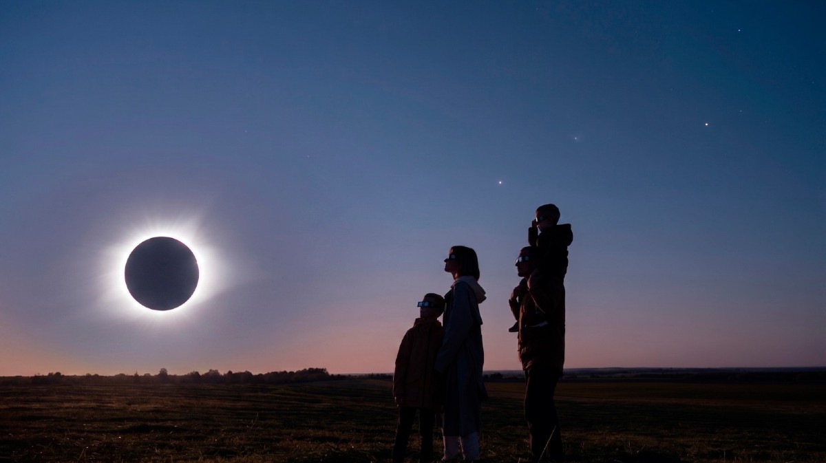 Recreaci&oacute;n de la observaci&oacute;n de un eclipse.