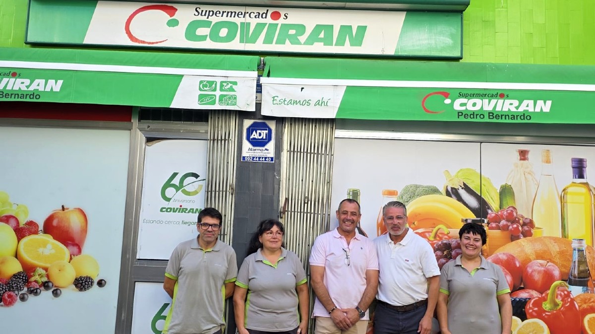 El presidente de Covir&aacute;n, Jos&eacute; Antonio Benito, en su visita al establecimiento de Pedro Bernardo.