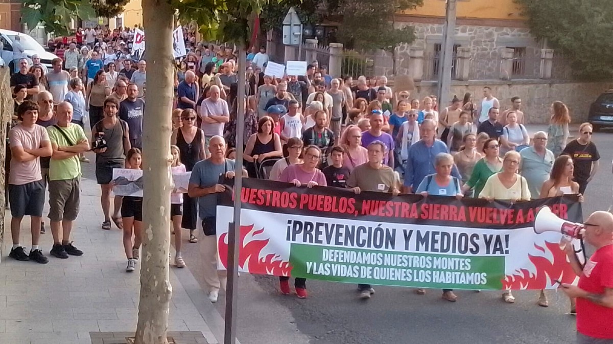Manifestaci&oacute;n en Sotillo para reclamar un cambio en el operativo contra incendios.