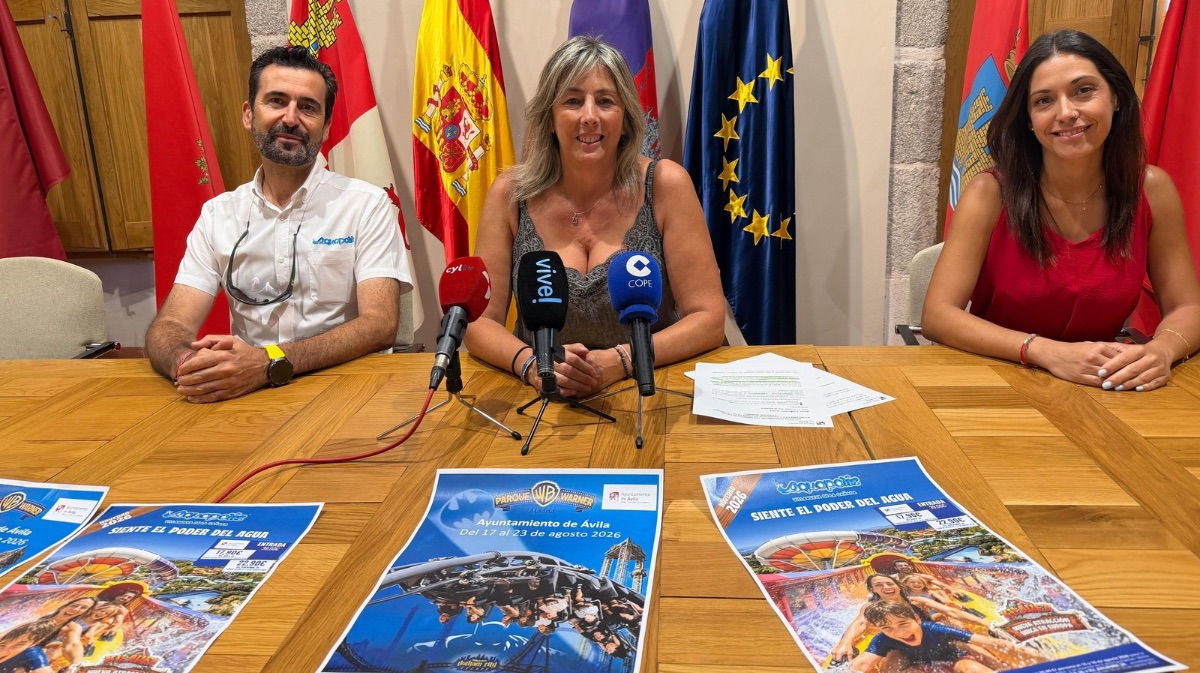 Mariano Valverde, Paloma del Nogal y Dulce Fern&aacute;ndez durante la presentaci&oacute;n