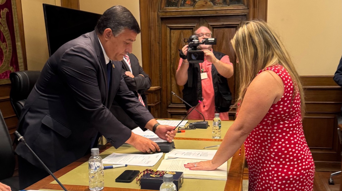 Carolina Mart&iacute;n toma posesi&oacute;n como nueva diputada provincial socialista