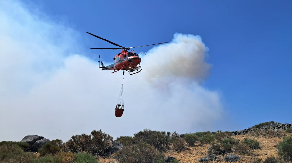 Descenso del incendio a nivel 1 cuando se cumplen dos semanas desde su inicio