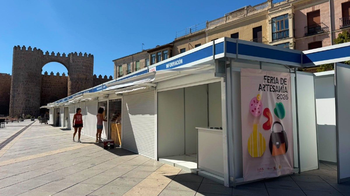 Prepaativos para la Feria de Artesan&iacute;a de &Aacute;vila, el jueves.