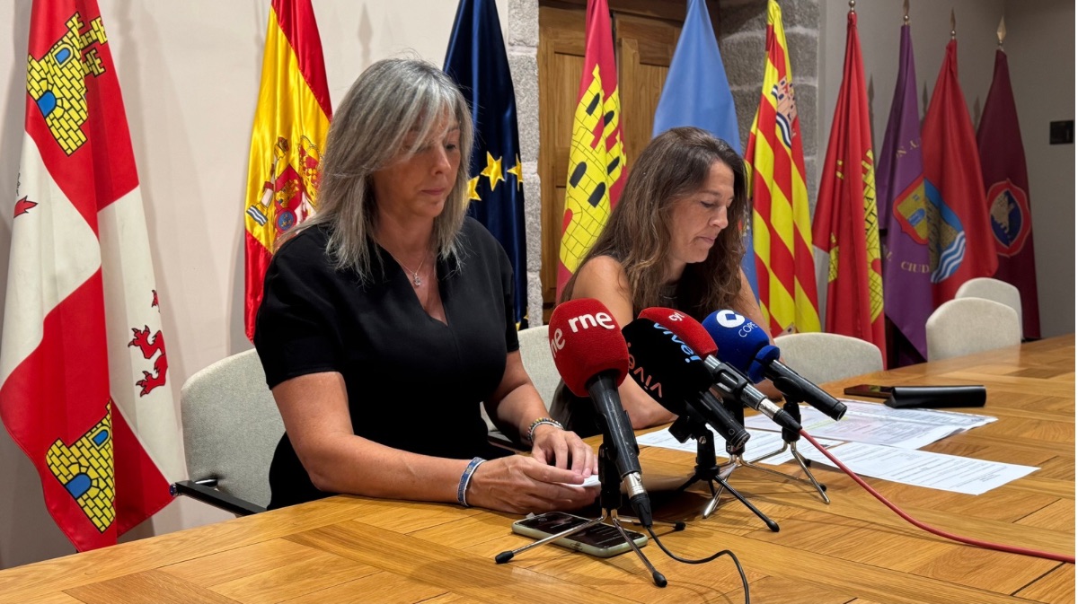 Paloma del Nogal, teniente de alcalde de Servicios Sociales, y Silvia Herr&aacute;ez, responsable de las actividades
