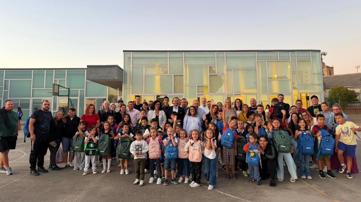 Los alumnos de Sanchidri&aacute;n reciben el material escolar para el nuevo curso.