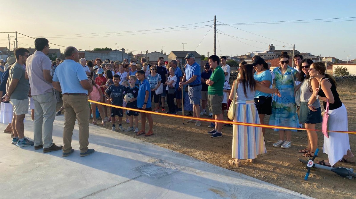 San Miguel de Serrezuela estrena la primera fase de su pista polideportiva