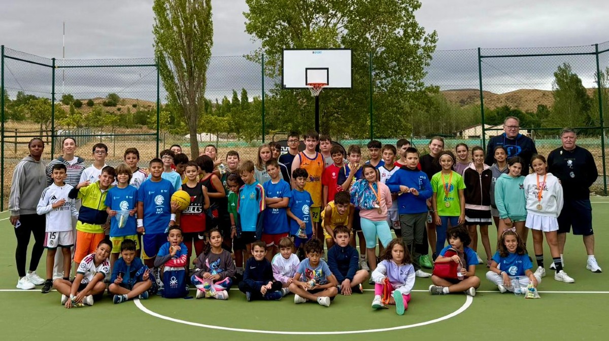 Jornada de baloncesto en Natur&aacute;vila.