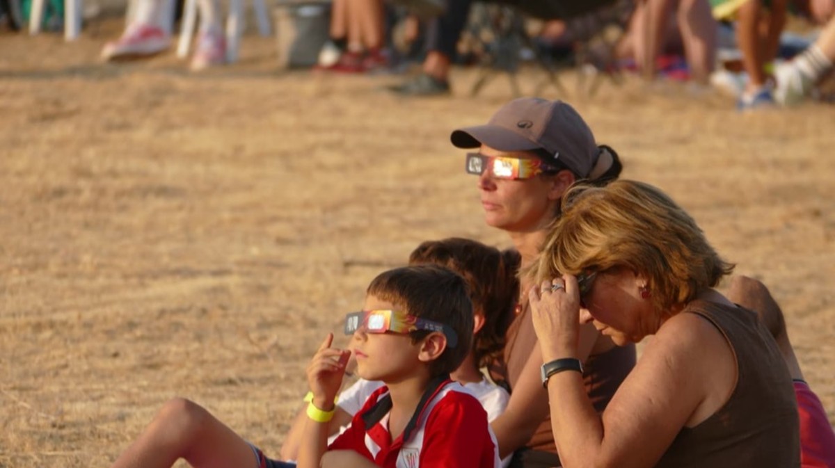Observaci&oacute;n del eclipse en Ar&eacute;valo.