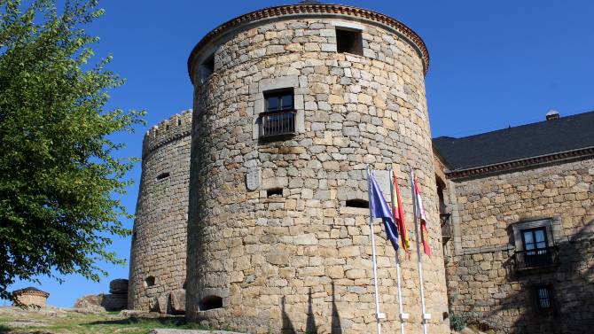 Castillo de Magalia en Las Navas del Marqu&eacute;s.