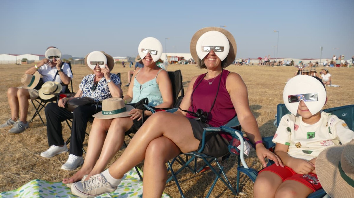 Multidunario evento para presenciar el eclipse solar en Ar&eacute;valo.