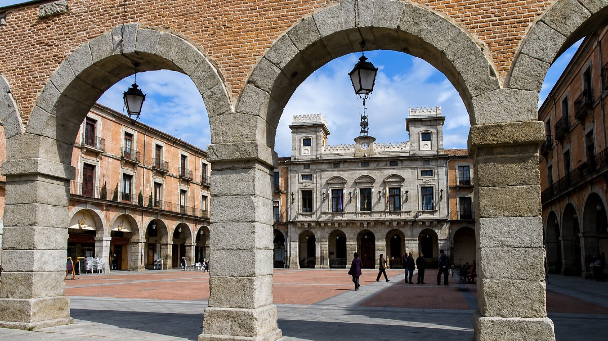 Más de 600 aspirantes para 12 plazas de administrativo en el Ayuntamiento de Ávila