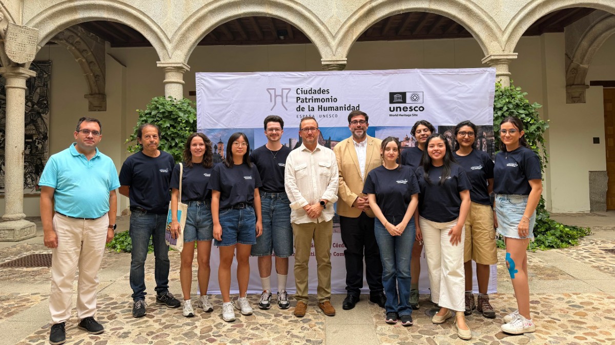 J&oacute;venes del programa &lsquo;Guardianes de la muralla&rsquo; son recibidos en &Aacute;vila.