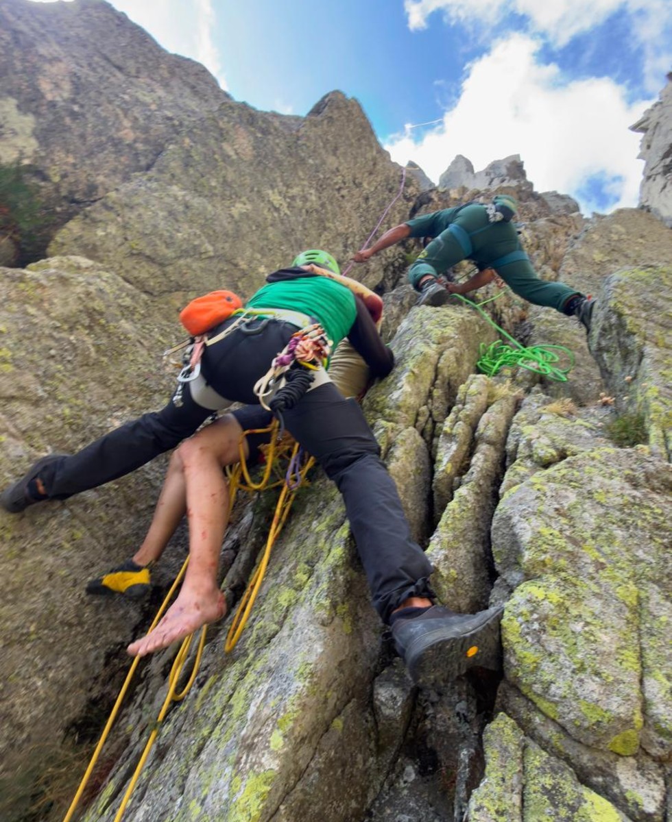 Rescate de un escalador que ascend&iacute;a al Torre&oacute;n de los Galayos.