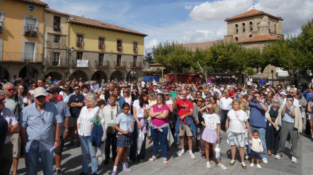 M&aacute;s de 600 personas se manifiestan por la calidad del agua en Piedrah&iacute;ta