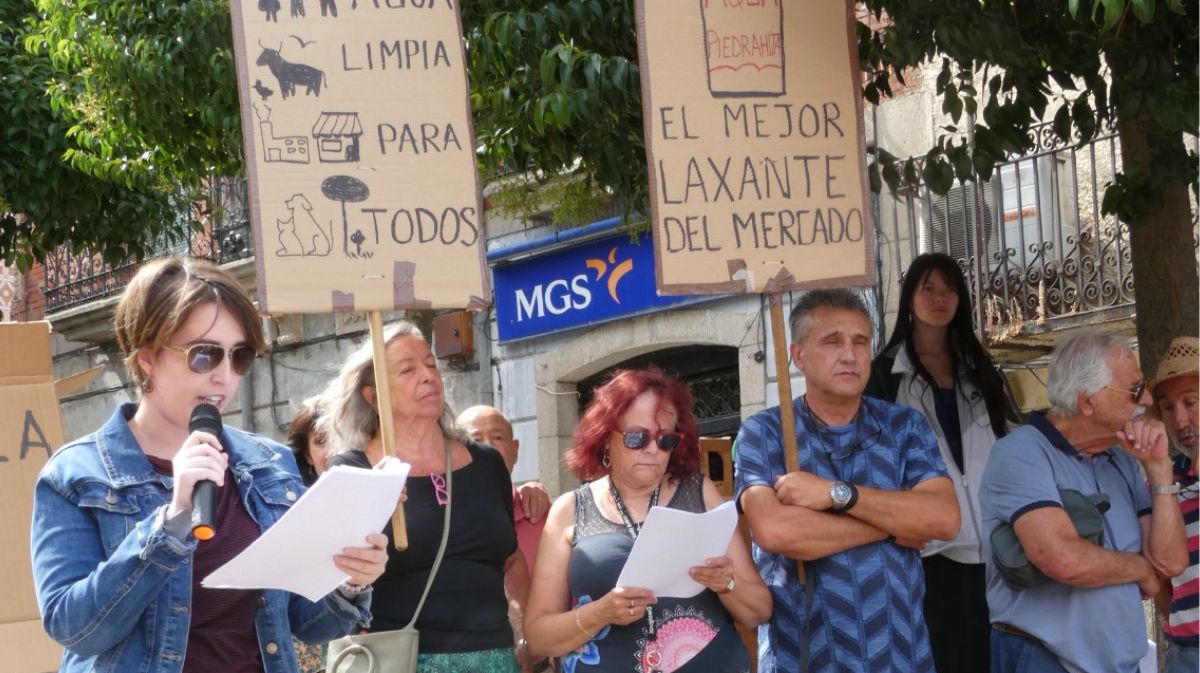 M&aacute;s de 600 personas se manifiestan por la calidad del agua en Piedrah&iacute;ta