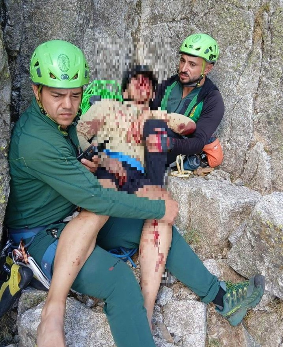 Rescate de un escalador que ascend&iacute;a al Torre&oacute;n de los Galayos.