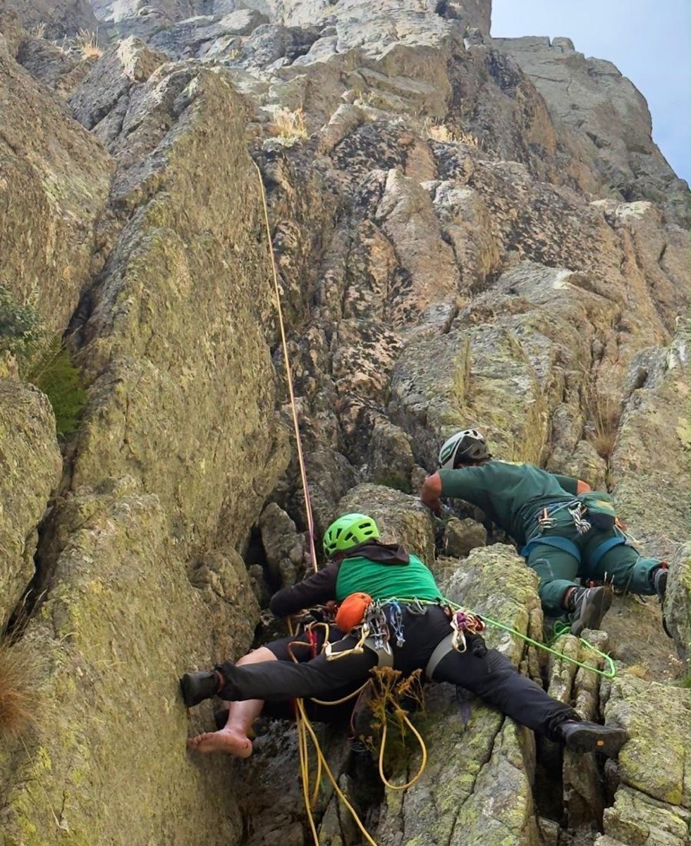 Rescate de un escalador que ascend&iacute;a al Torre&oacute;n de los Galayos.