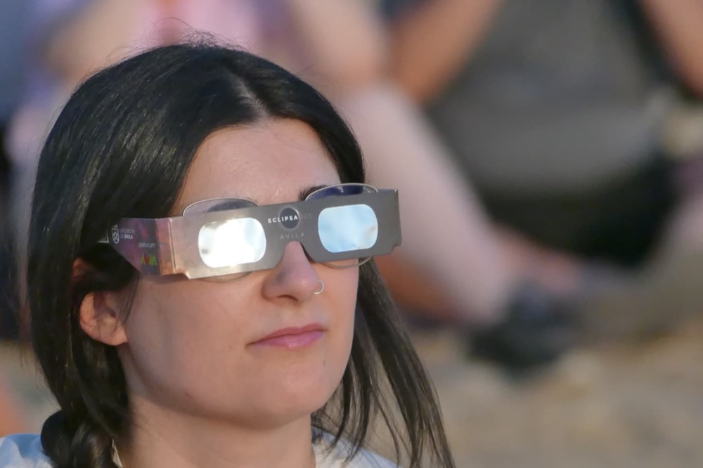 Multidunario evento para presenciar el eclipse solar en Ar&eacute;valo.