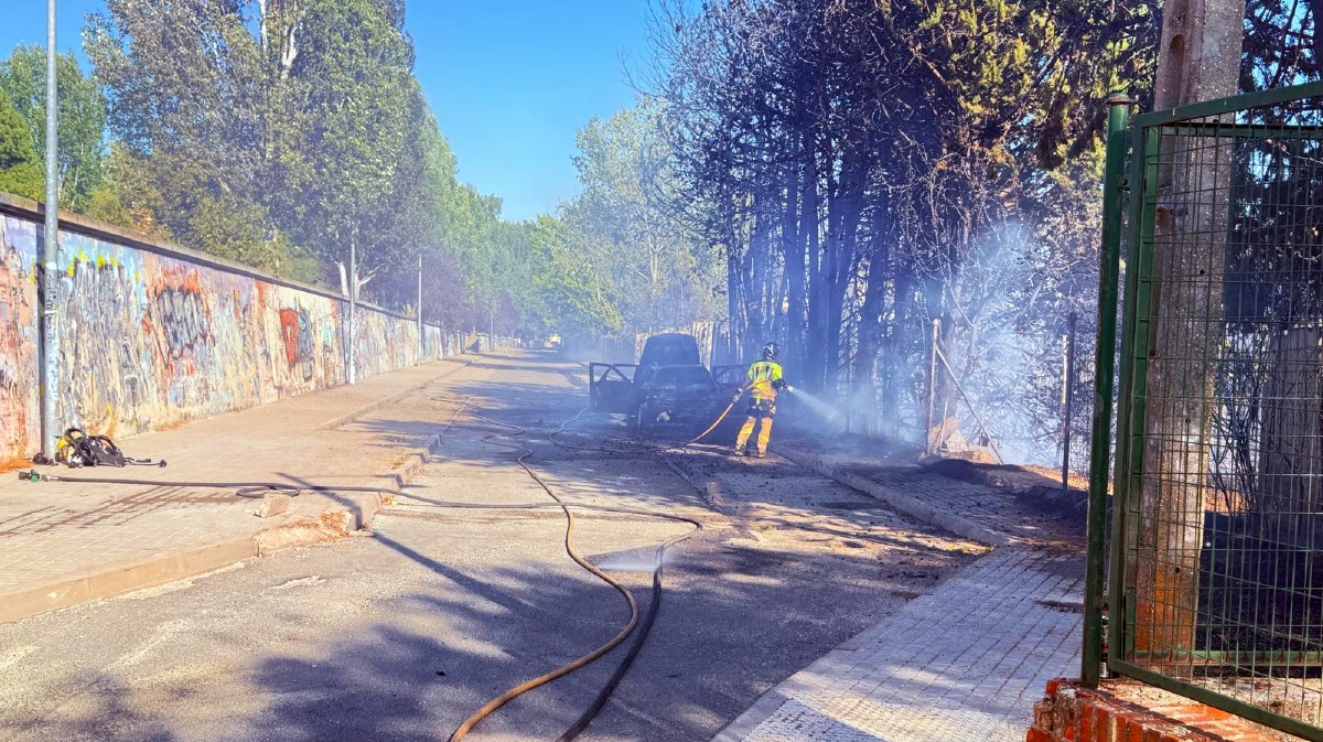 Incendio de un veh&iacute;culo en la calle Bilbao.