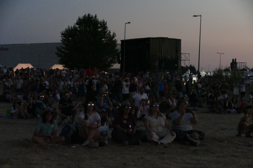 Multidunario evento para presenciar el eclipse solar en Ar&eacute;valo.