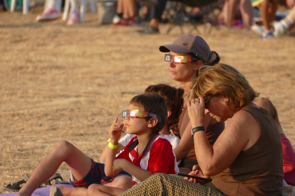 Multidunario evento para presenciar el eclipse solar en Ar&eacute;valo.