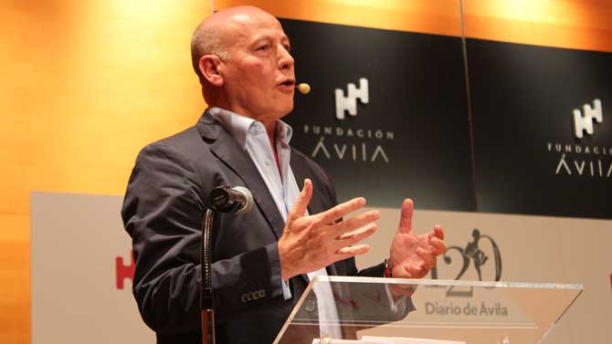 Conferencia de Juan Antonio Corbal&aacute;n.