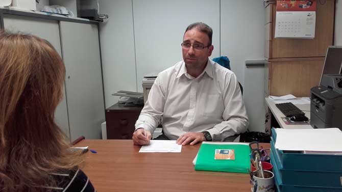 Atención en la oficina de Espávila.