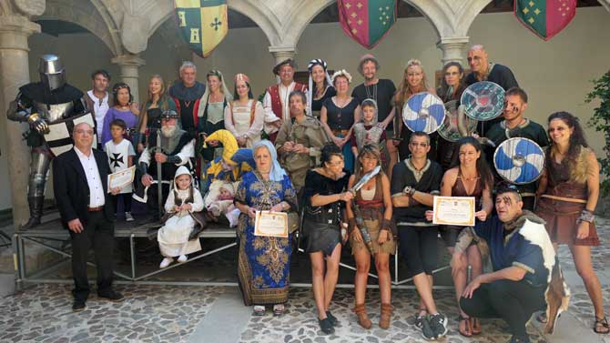 Premios en el concurso de atavíos, balcones, escaparates y atavíos.