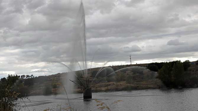 Géiser del embalse de Fuentes Claras.
