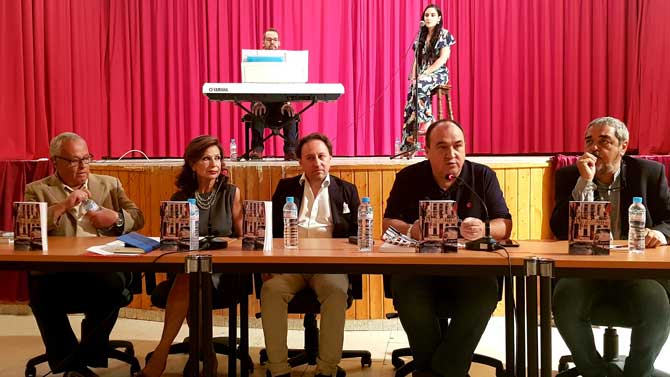 Presentaci&oacute;n de 'Isla Zafiro', de F&eacute;lix Gonz&aacute;lez Garc&iacute;a, en Cebreros.