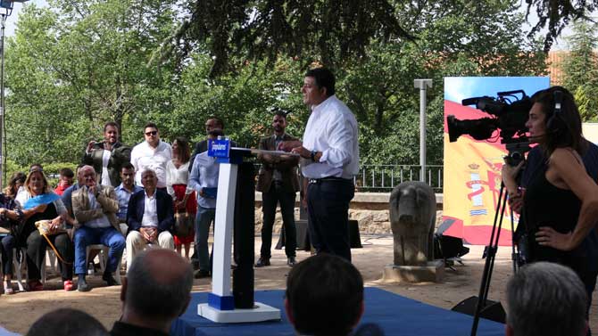 Carlos García interviene en el acto del PP.