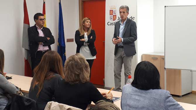 Ruth Pindado, entre Ángel Hernández y José Francisco Hernández.