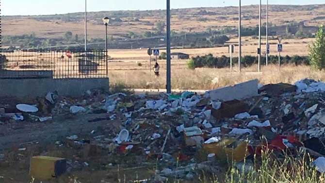 Vertidos en la zona sur de la capital abulense.
