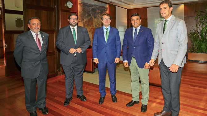 Reunión del presidente de la Junta sobre radioterapia en Ávila.