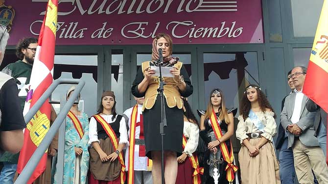 La alcaldesa de El Tiemblo inaugura las Jornadas Medievales.