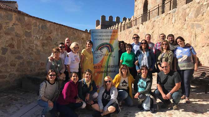 Encuentro de familias de Respir&aacute;vila en la muralla.