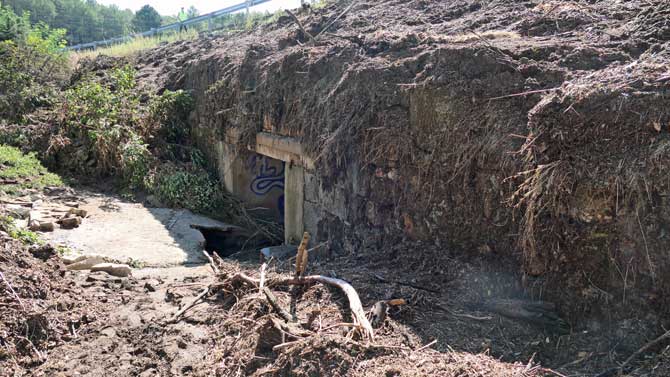 Arroyo Corcho, en Las Navas, al d&iacute;a siguiente de desbordarse.