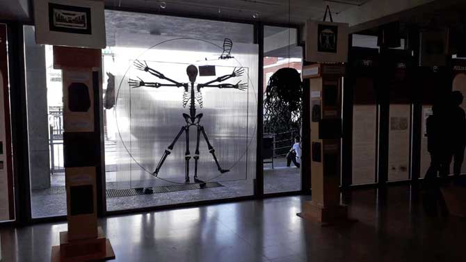 Exposición sobre el proyecto de Da Vinci en el IES Vasco de la Zarza.